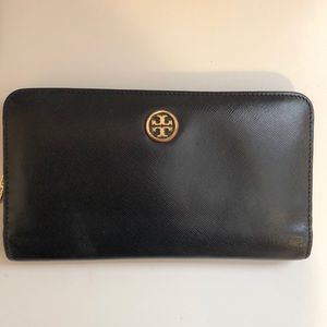 Tory Burch Bags - Tory Burch Robinson Hidden Zip Continental wallet Tory Burch Bags - Tory Burch Robinson Hidden Zip Continental wallet